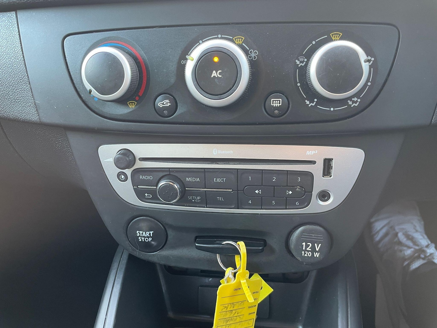 Used Renault Megane 2013 for sale - 76398119: Photo 25