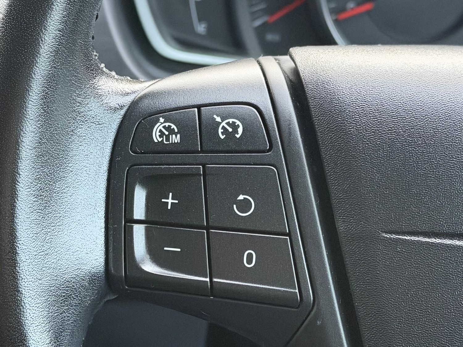 Used Volvo V40 for sale - 77315452: Photo 24