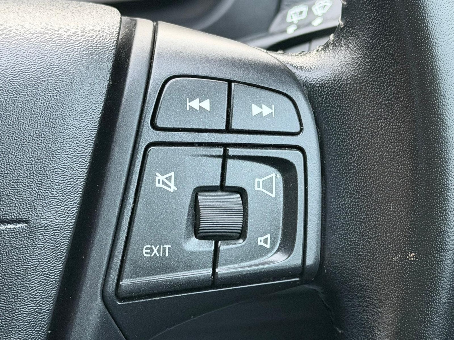 Used Volvo V40 for sale - 77315452: Photo 25