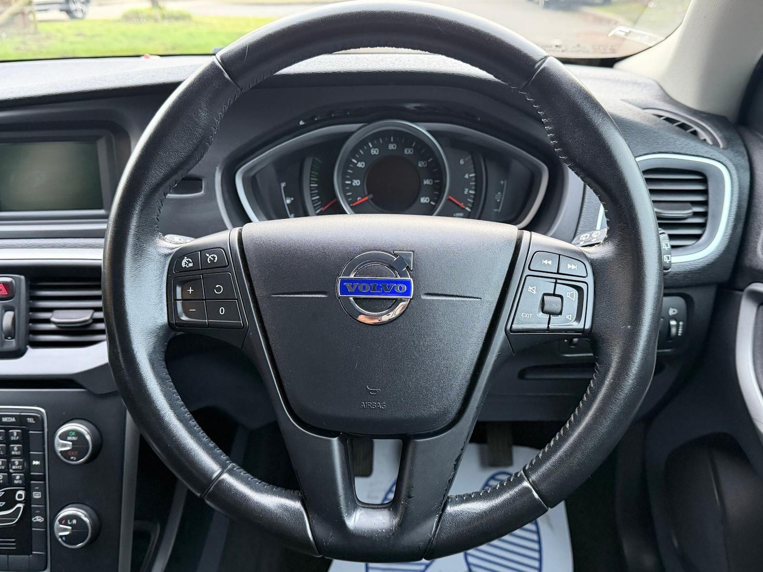 Used Volvo V40 for sale - 77315452: Photo 37