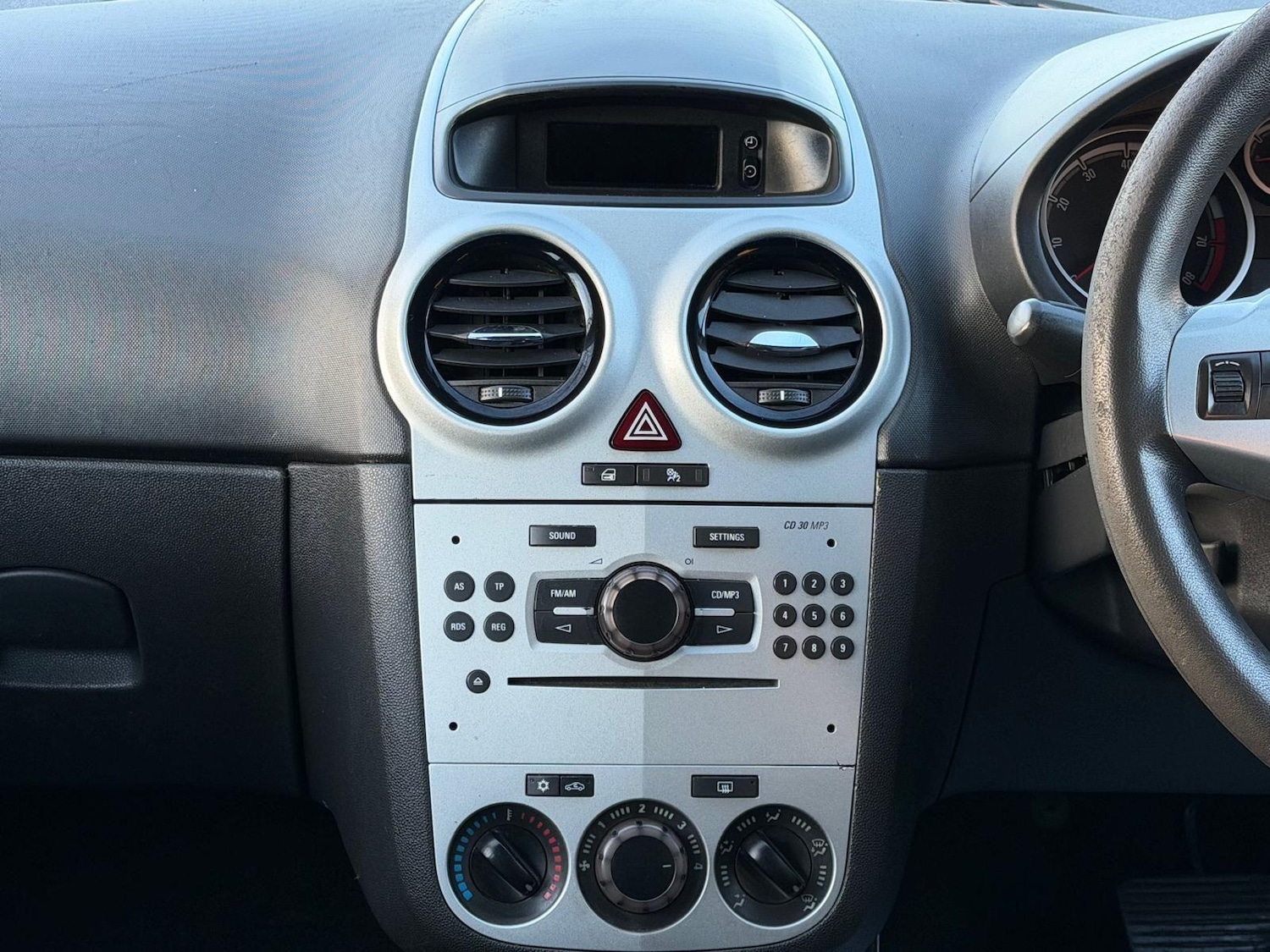 Used Vauxhall Corsa 2009 for sale - 77238166: Photo 37