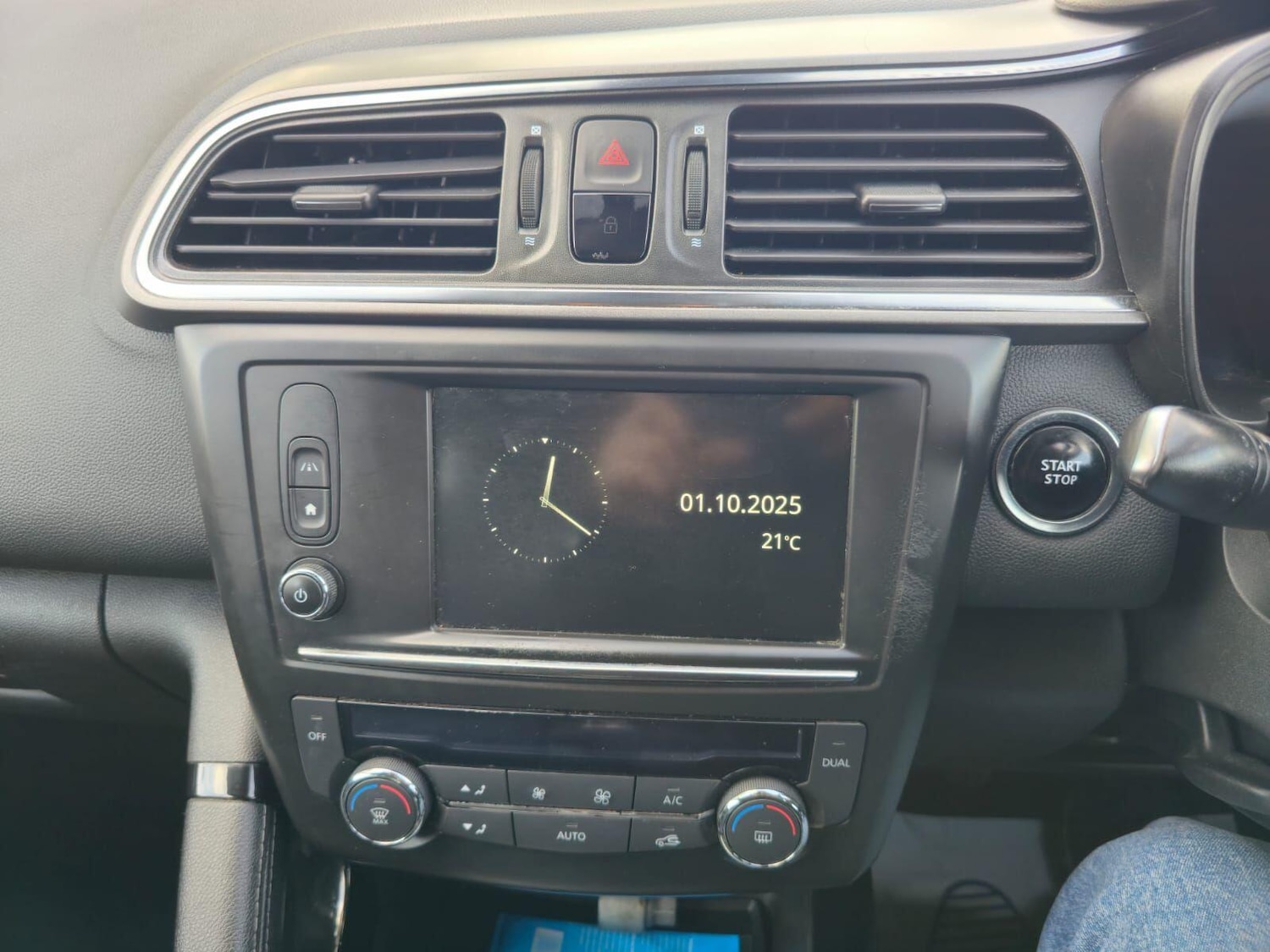 Used Toyota Avensis 2015 for sale - 76997811: Photo 44