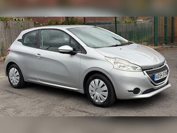 Used Peugeot 208 2014 for sale - 79328851: Photo