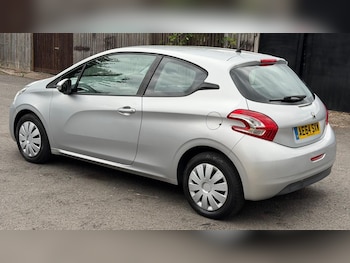 Used Peugeot 208 2014 for sale - 79328851: Photo