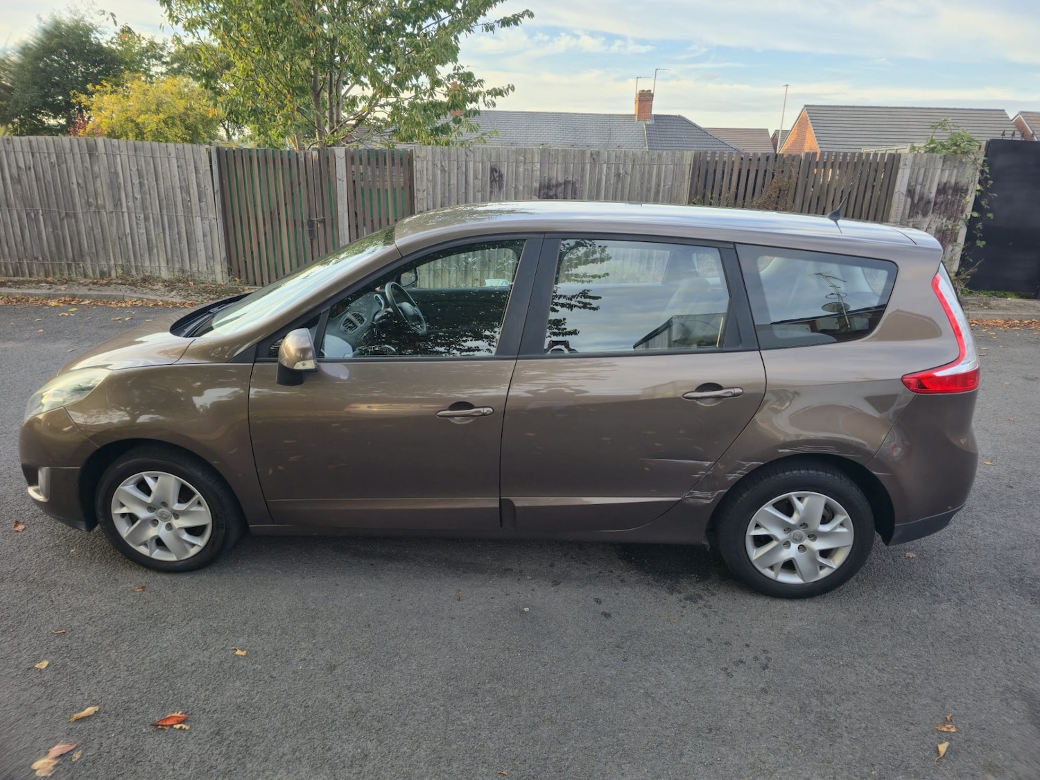 Used Renault Grand Scenic 2011 for sale - 76237514: Photo 10