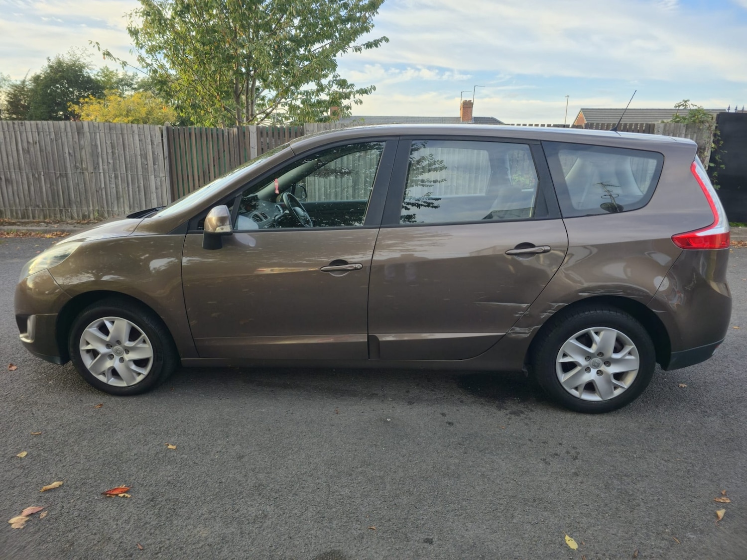 Used Renault Grand Scenic 2011 for sale - 76237514: Photo 11