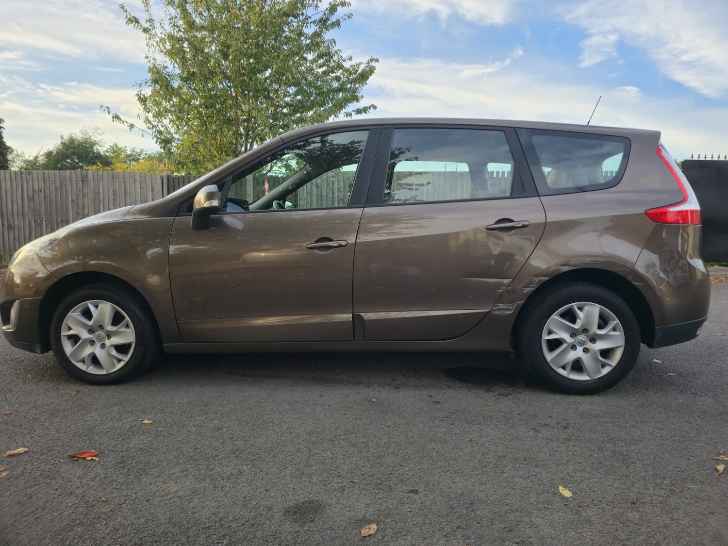 Used Renault Grand Scenic 2011 for sale - 76237514: Photo 12