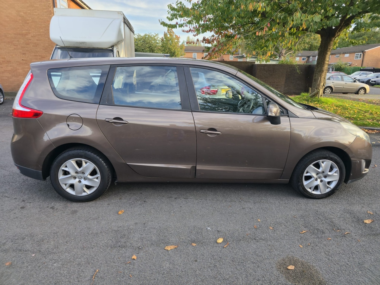 Used Renault Grand Scenic 2011 for sale - 76237514: Photo 24