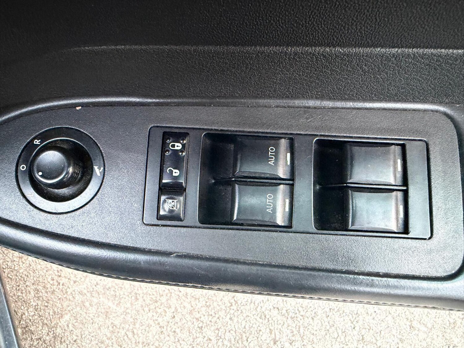 Used Chrysler 300C 2010 for sale - 77838719: Photo 24