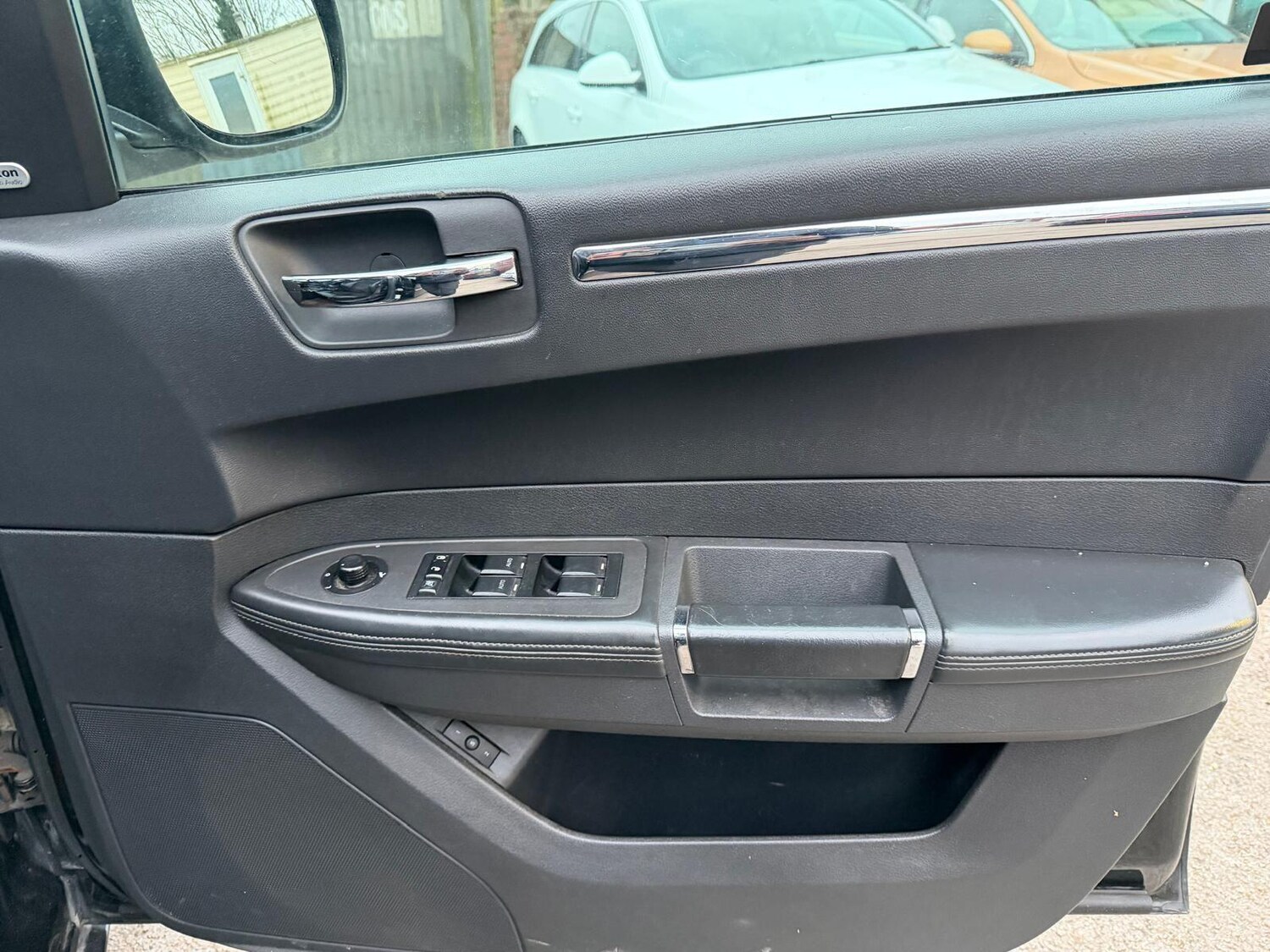 Used Chrysler 300C 2010 for sale - 77838719: Photo 25