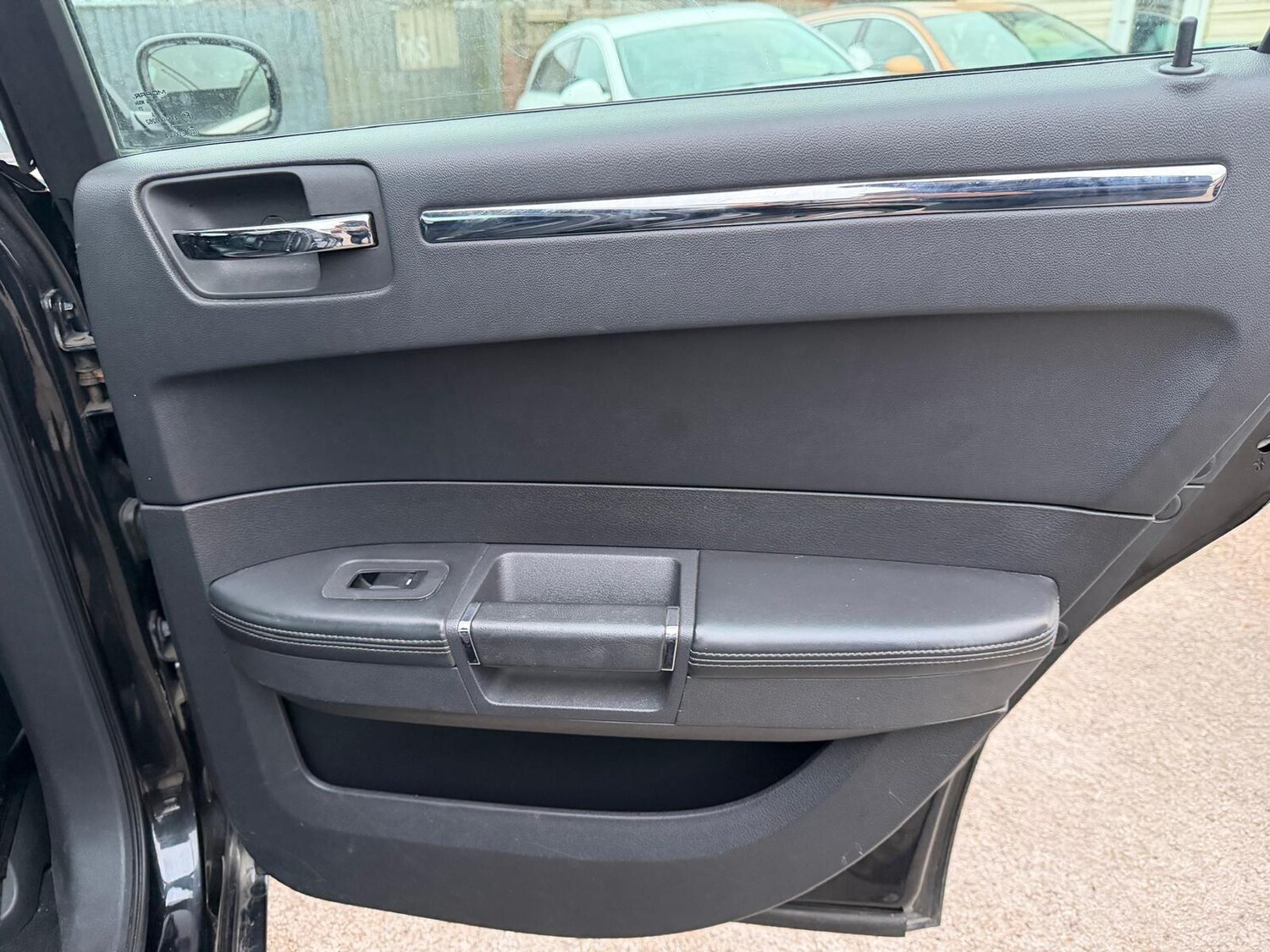 Used Chrysler 300C 2010 for sale - 77838719: Photo 26