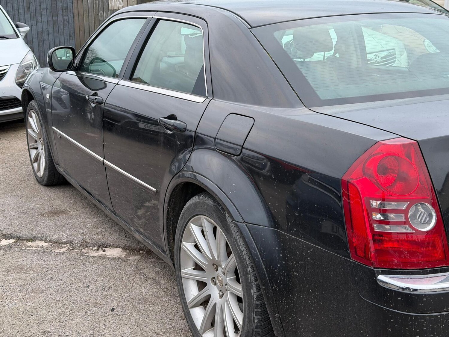 Used Chrysler 300C 2010 for sale - 77838719: Photo 4