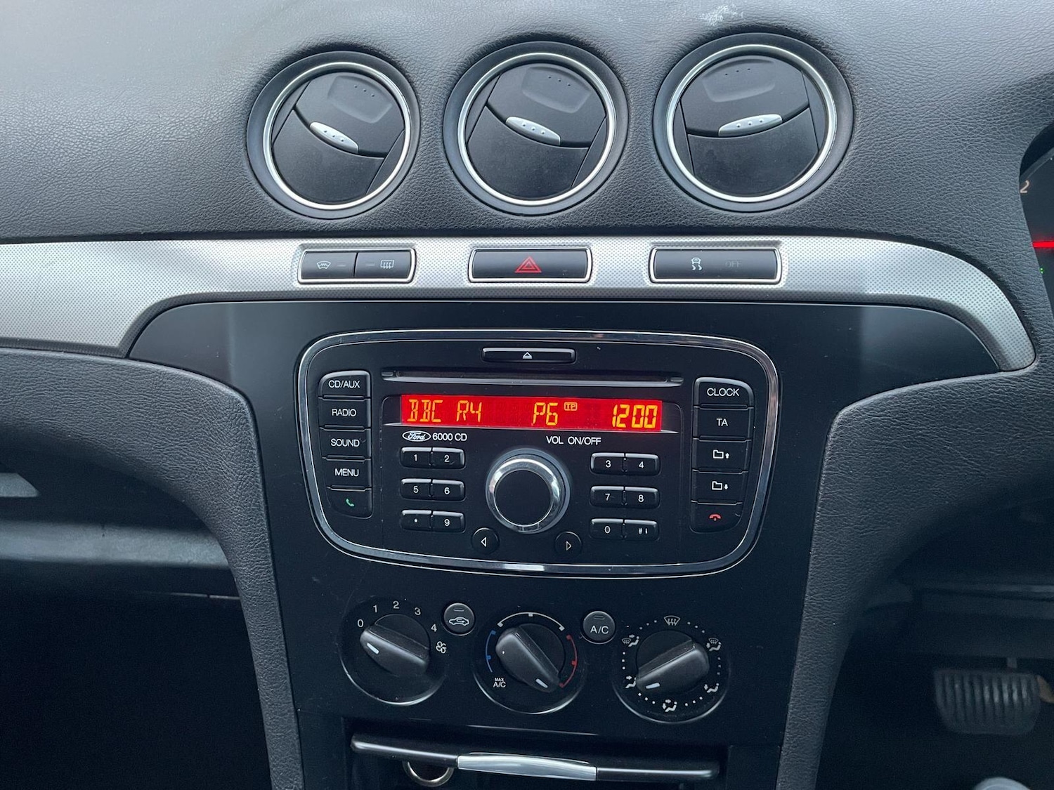 Used Ford Galaxy 2015 for sale - 76457435: Photo 31