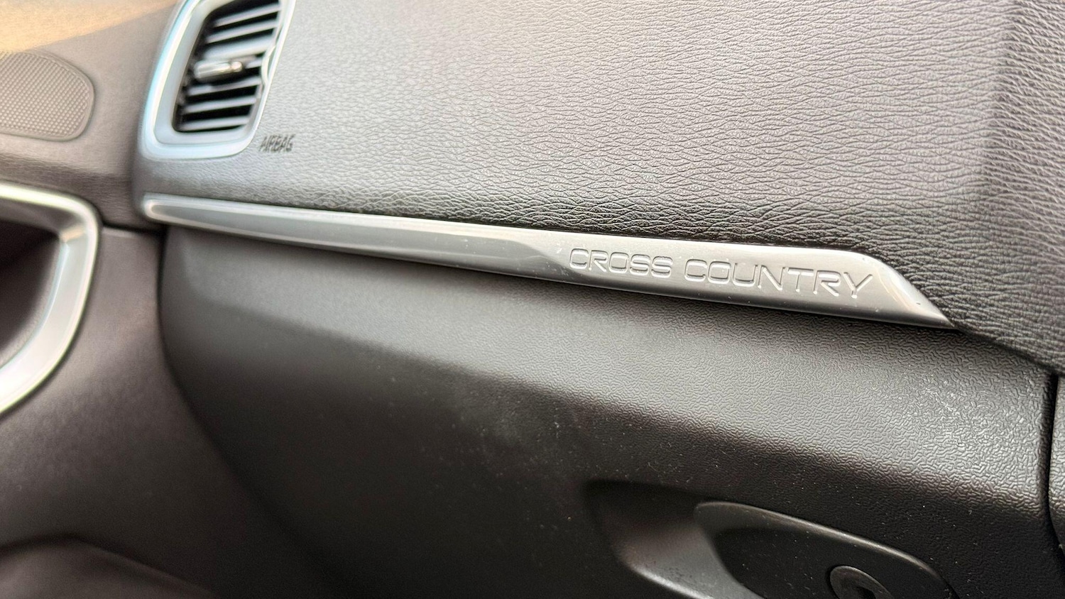 Used Volvo V40 2016 for sale - 77969910: Photo 33