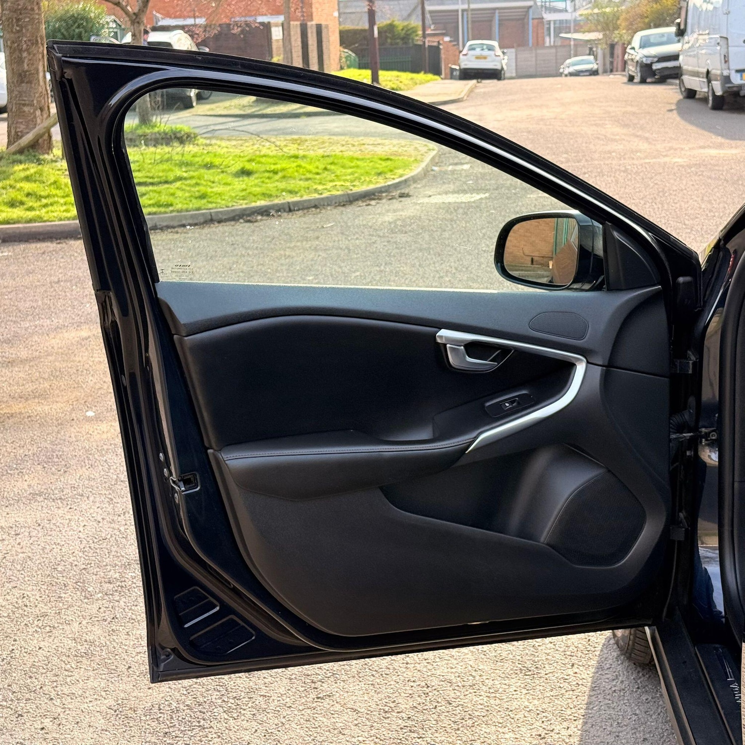 Used Volvo V40 2016 for sale - 77969910: Photo 37