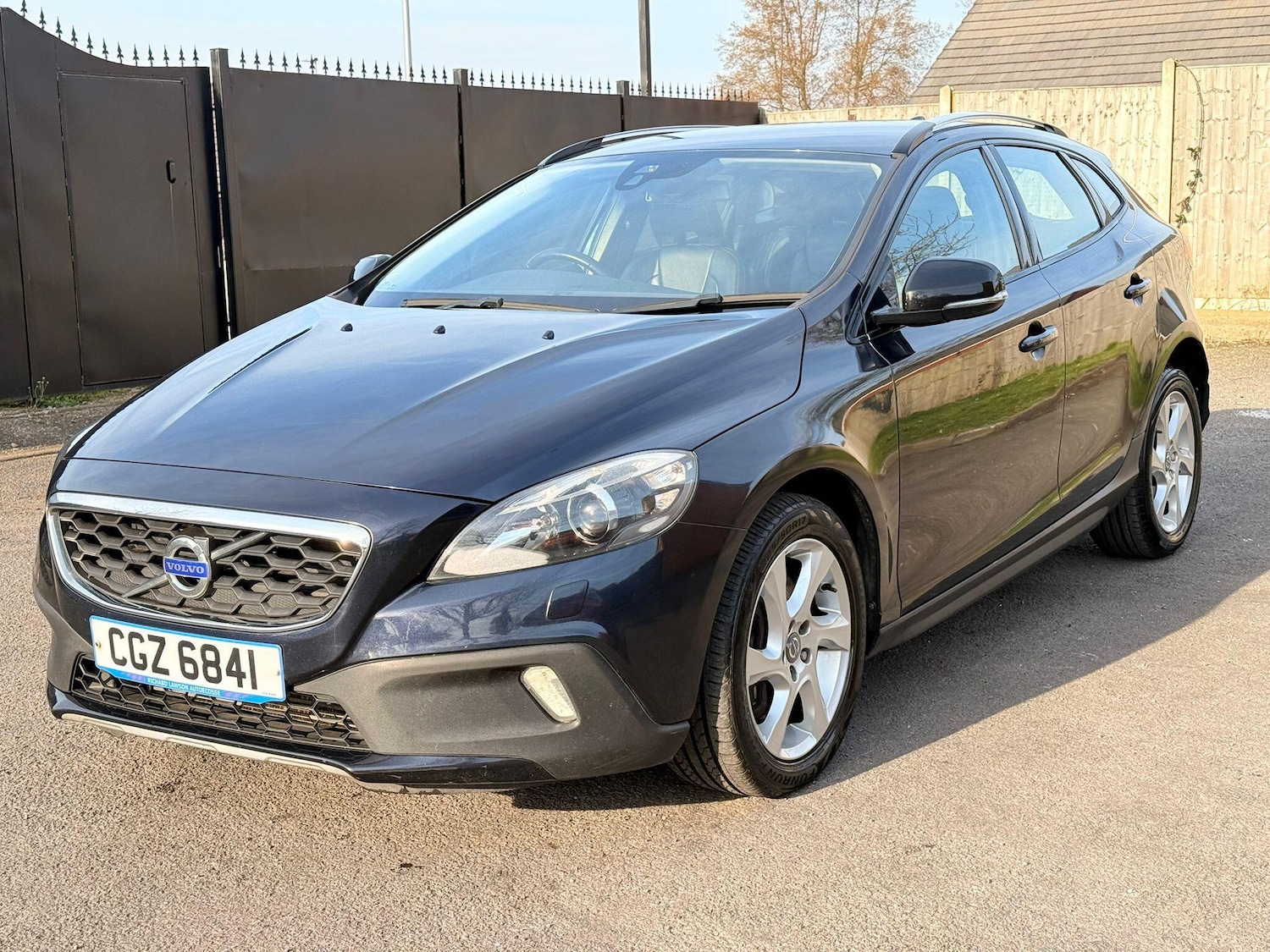 Used Volvo V40 2016 for sale - 77969910: Photo 8