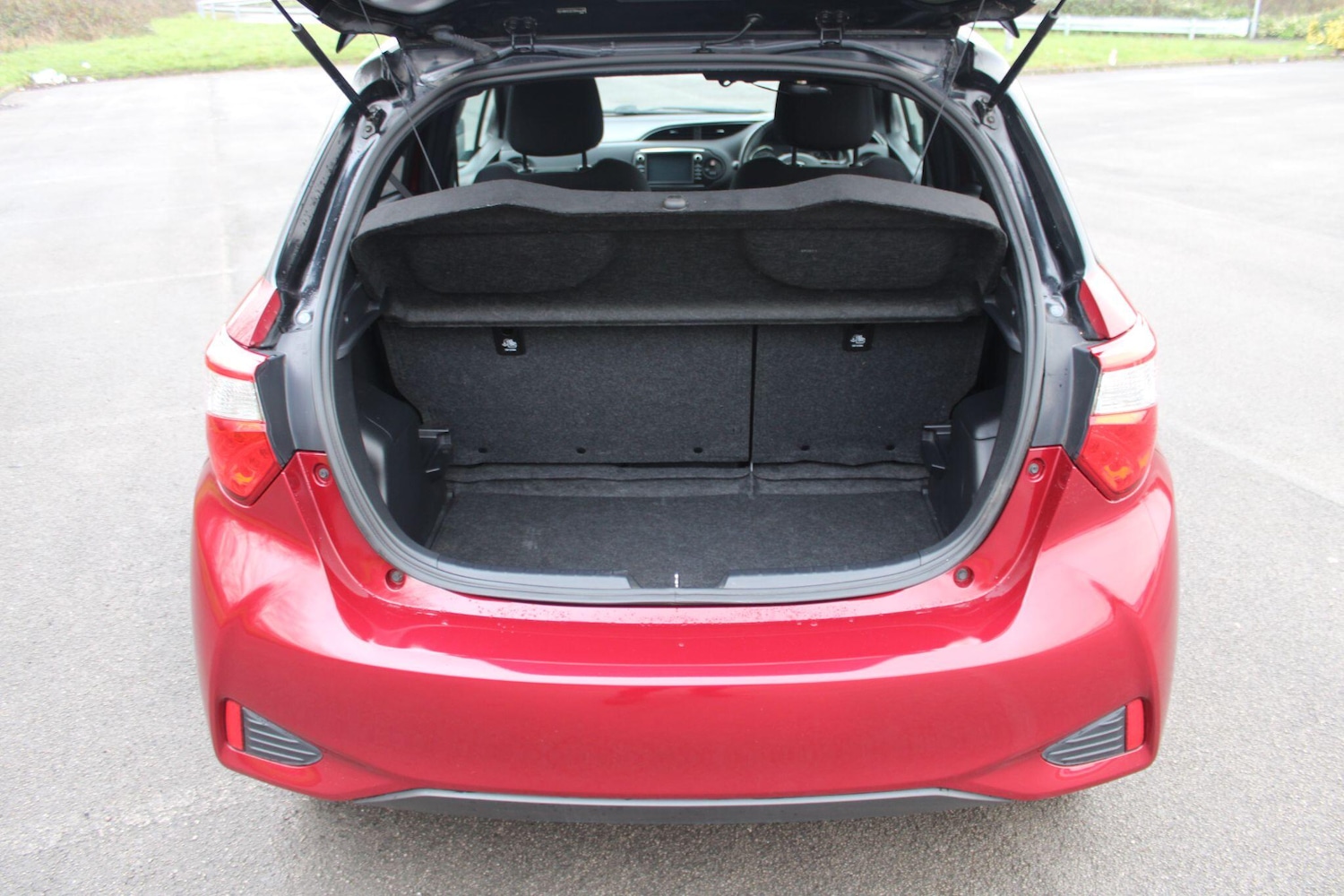 Used Toyota Yaris 2018 for sale - 77040737: Photo 34