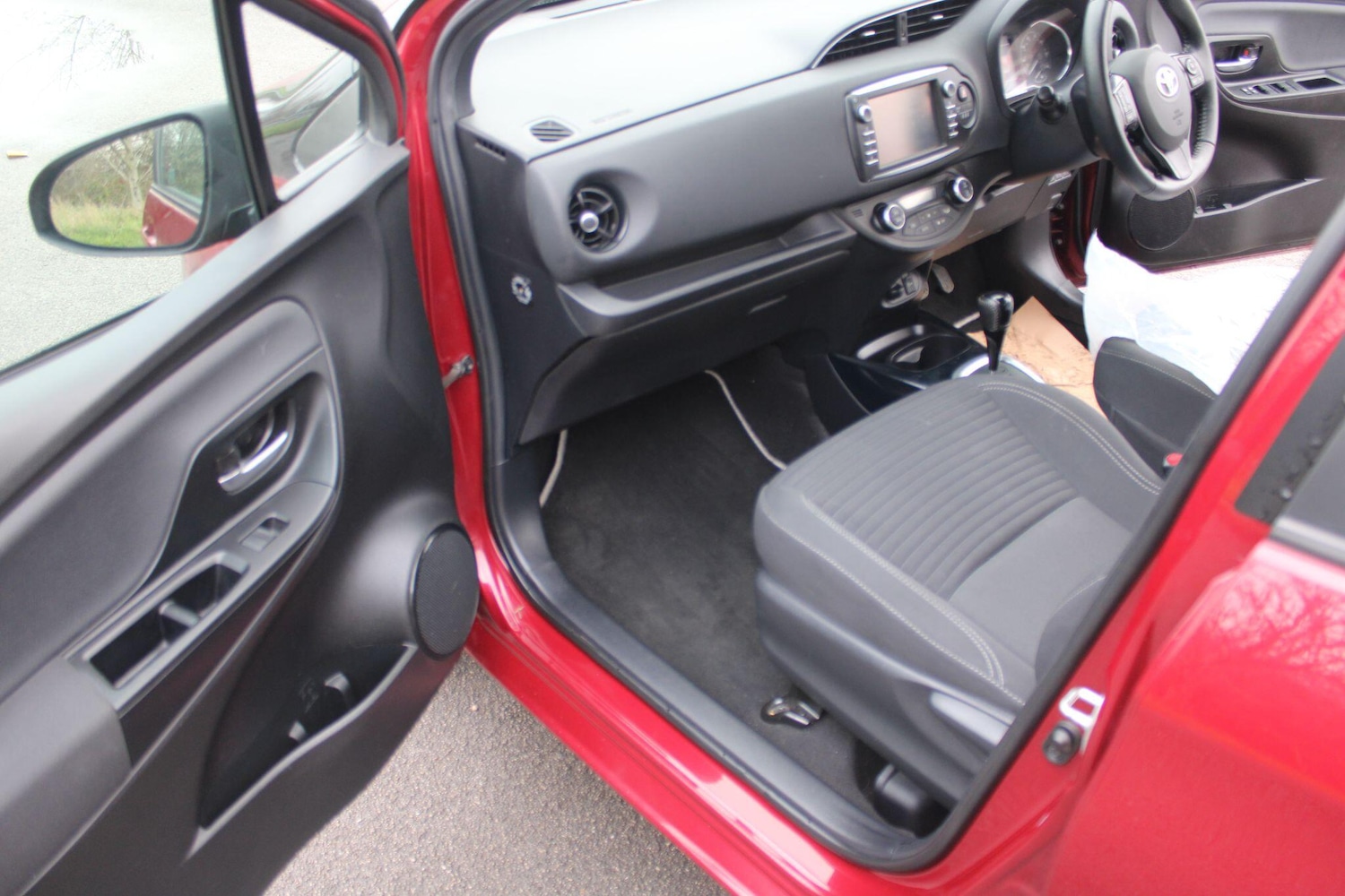 Used Toyota Yaris 2018 for sale - 77040737: Photo 35