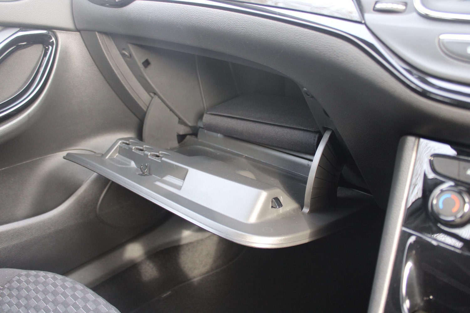 Used Vauxhall Astra for sale - 77977590: Photo 34