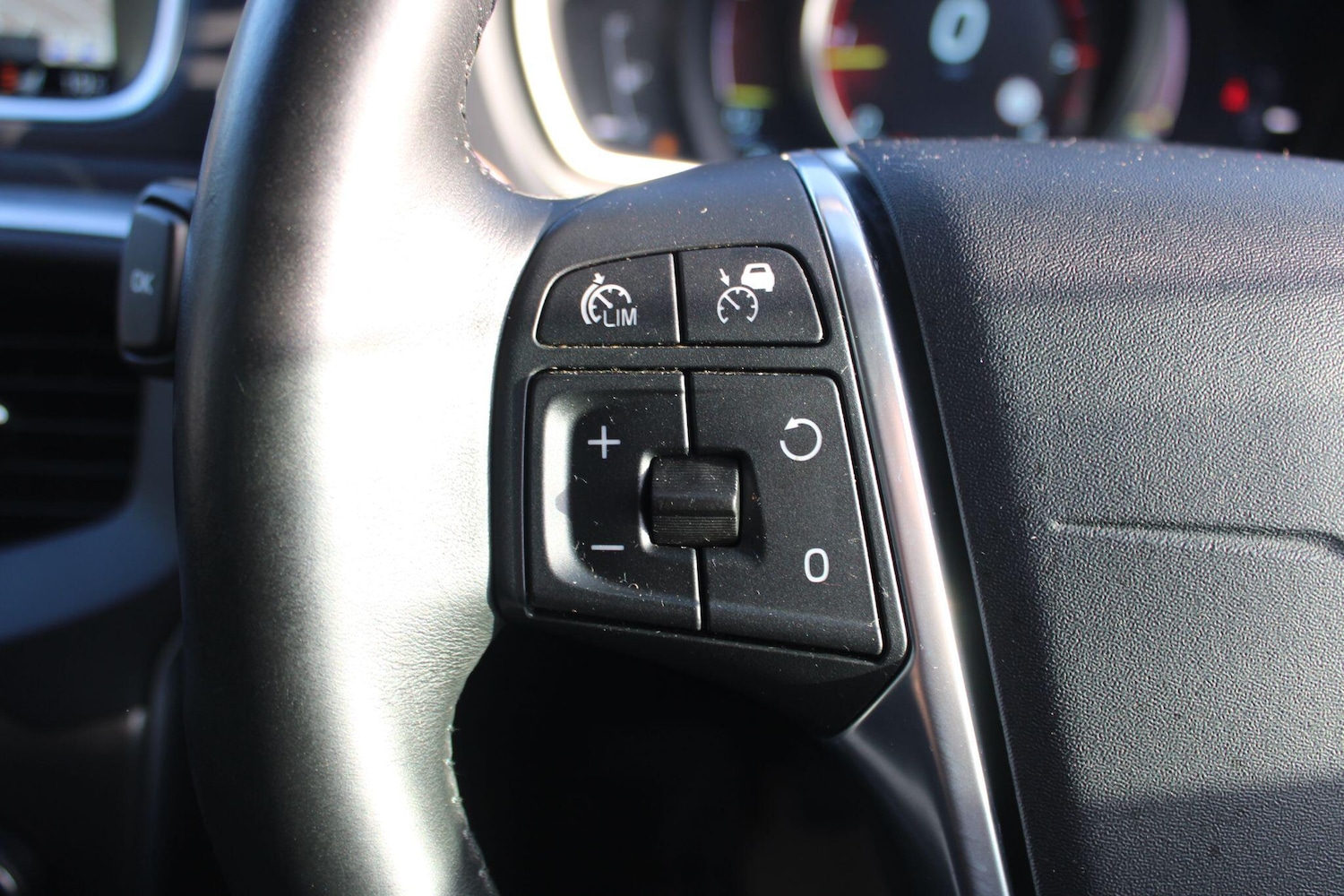 Used Volvo V40 2014 for sale - 77377042: Photo 14