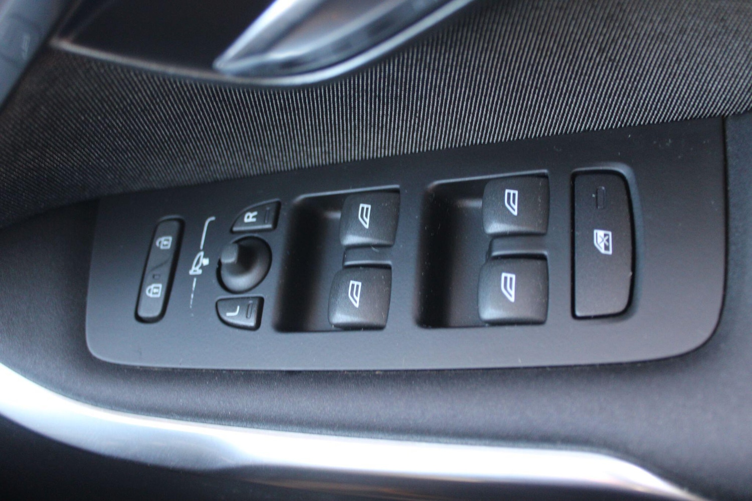 Used Volvo V40 2014 for sale - 77377042: Photo 17