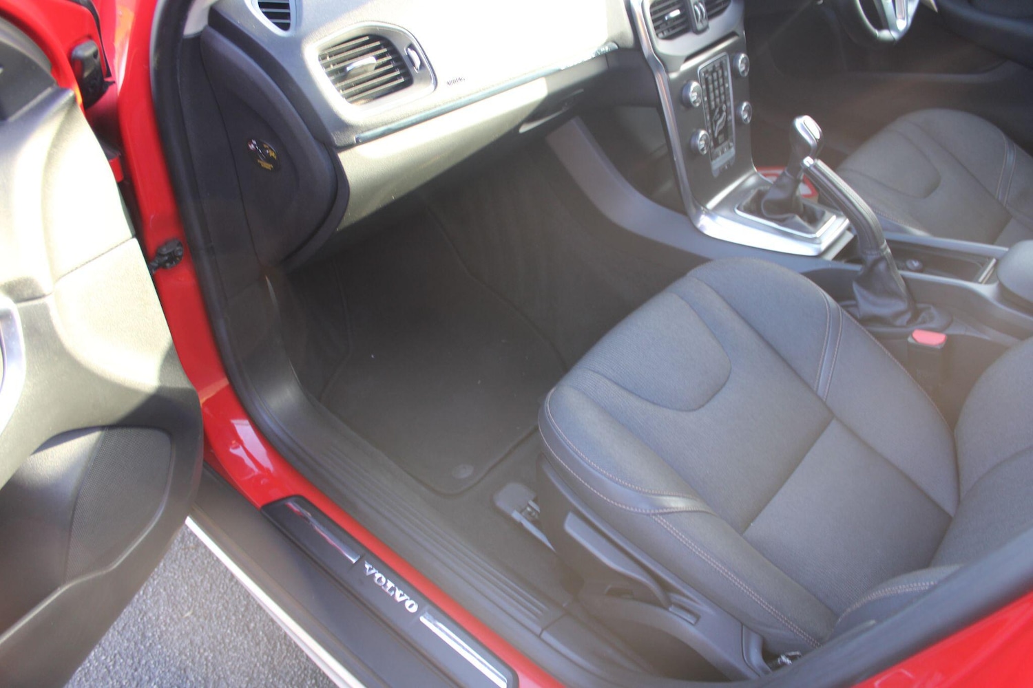 Used Volvo V40 2014 for sale - 77377042: Photo 41