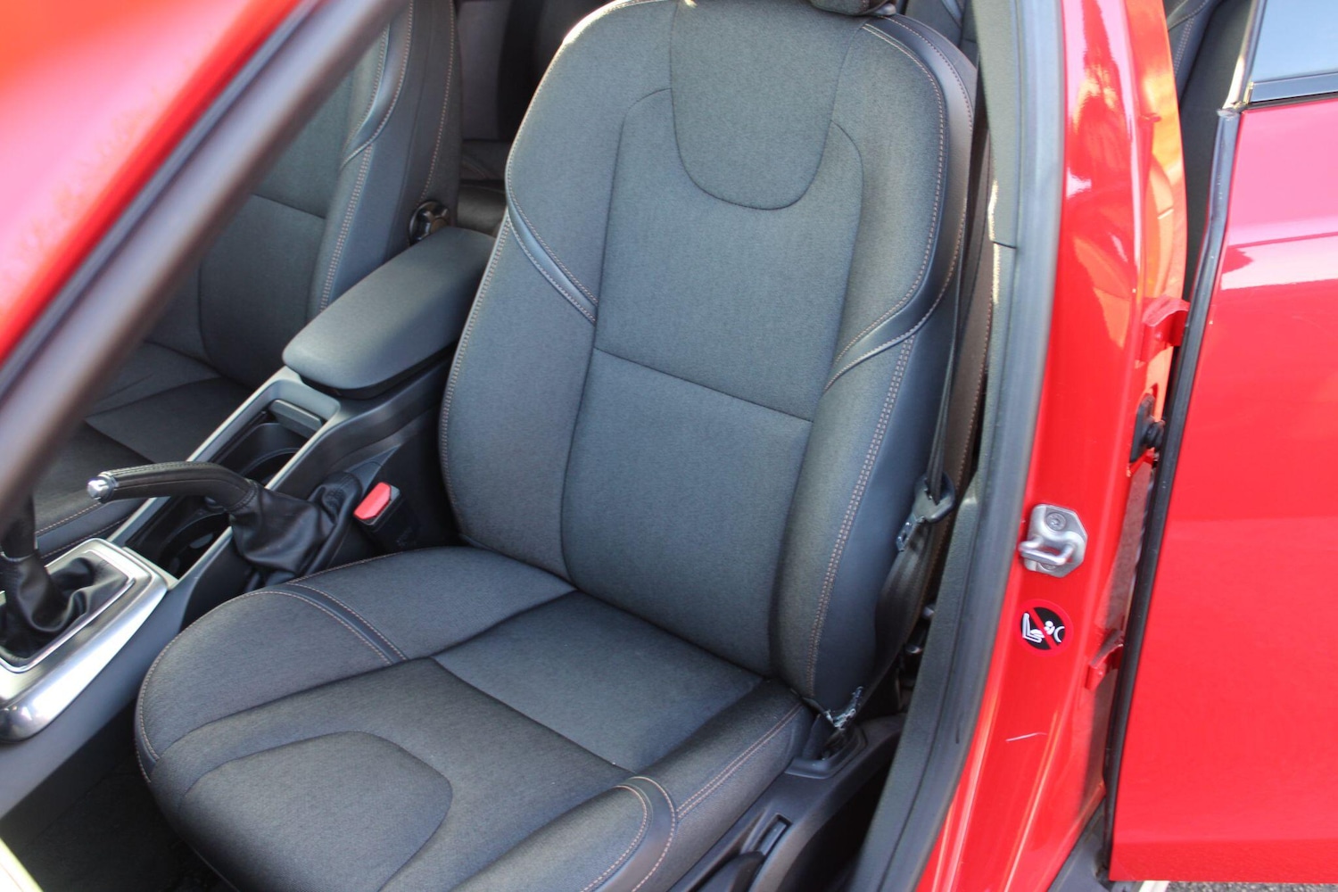 Used Volvo V40 2014 for sale - 77377042: Photo 42