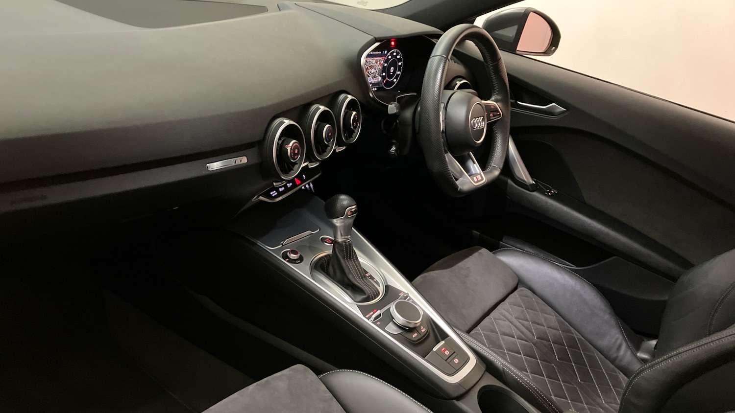 Used Audi TT 2022 for sale - 76391628: Photo 2