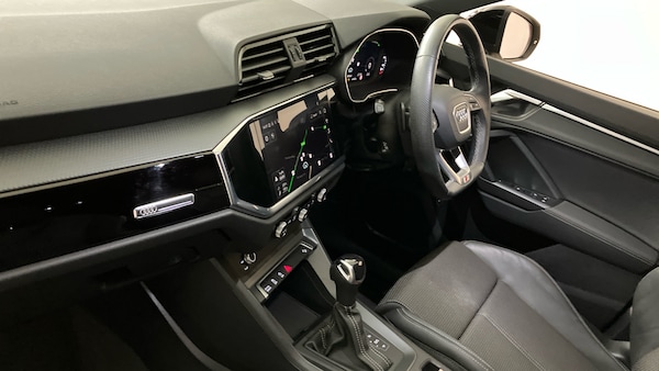 Used Audi Q3 2023 for sale - 76101257: Photo 2