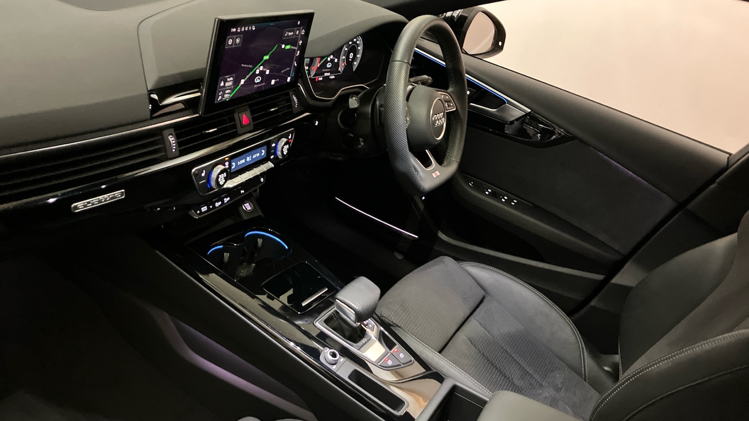 Used Audi A4 2023 for sale - 77027823: Photo 2