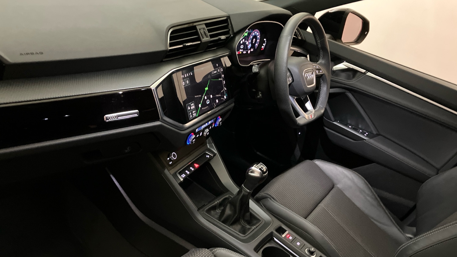 Used Audi Q3 2023 for sale - 76554890: Photo 2