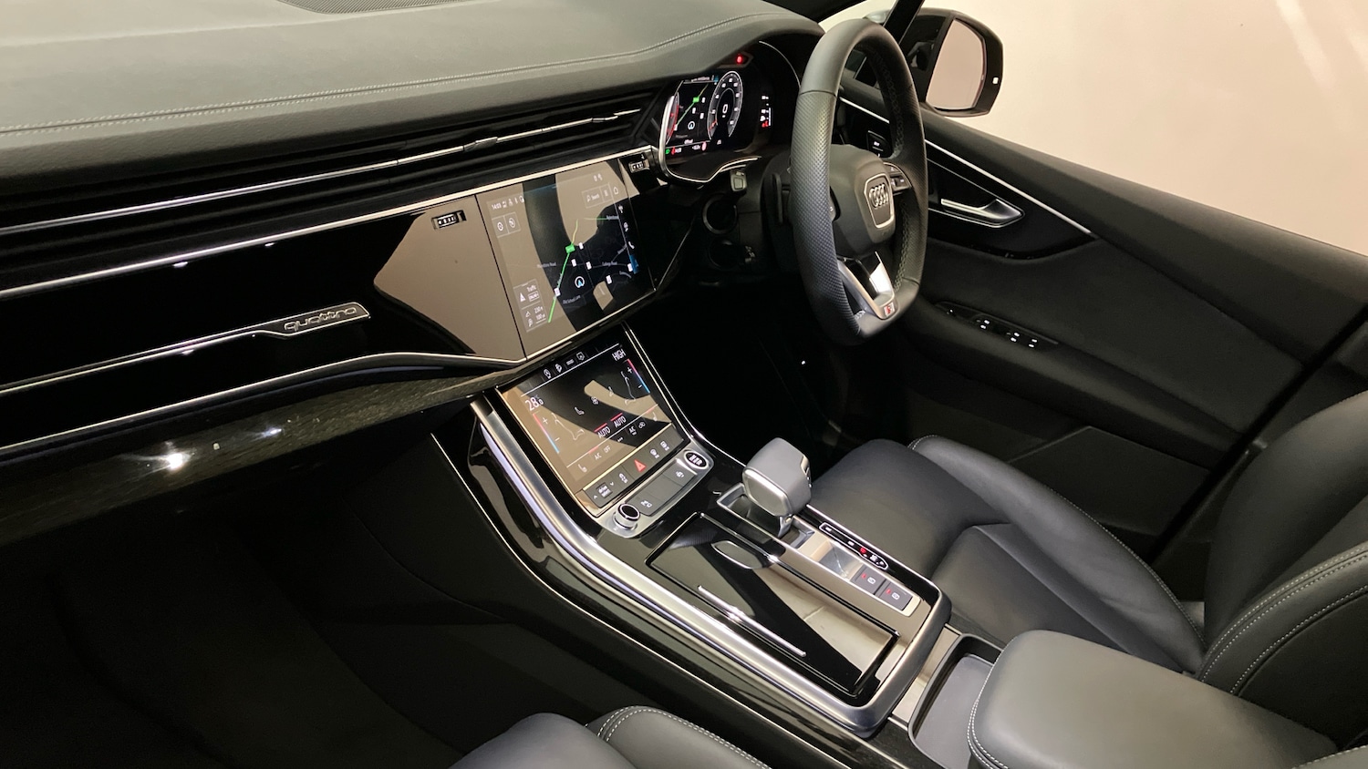 Used Audi Q7 2024 for sale - 76220680: Photo 2