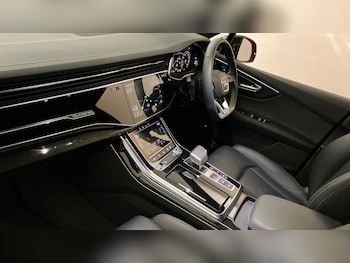 Used Audi Q7 2024 for sale - 76220680: Photo