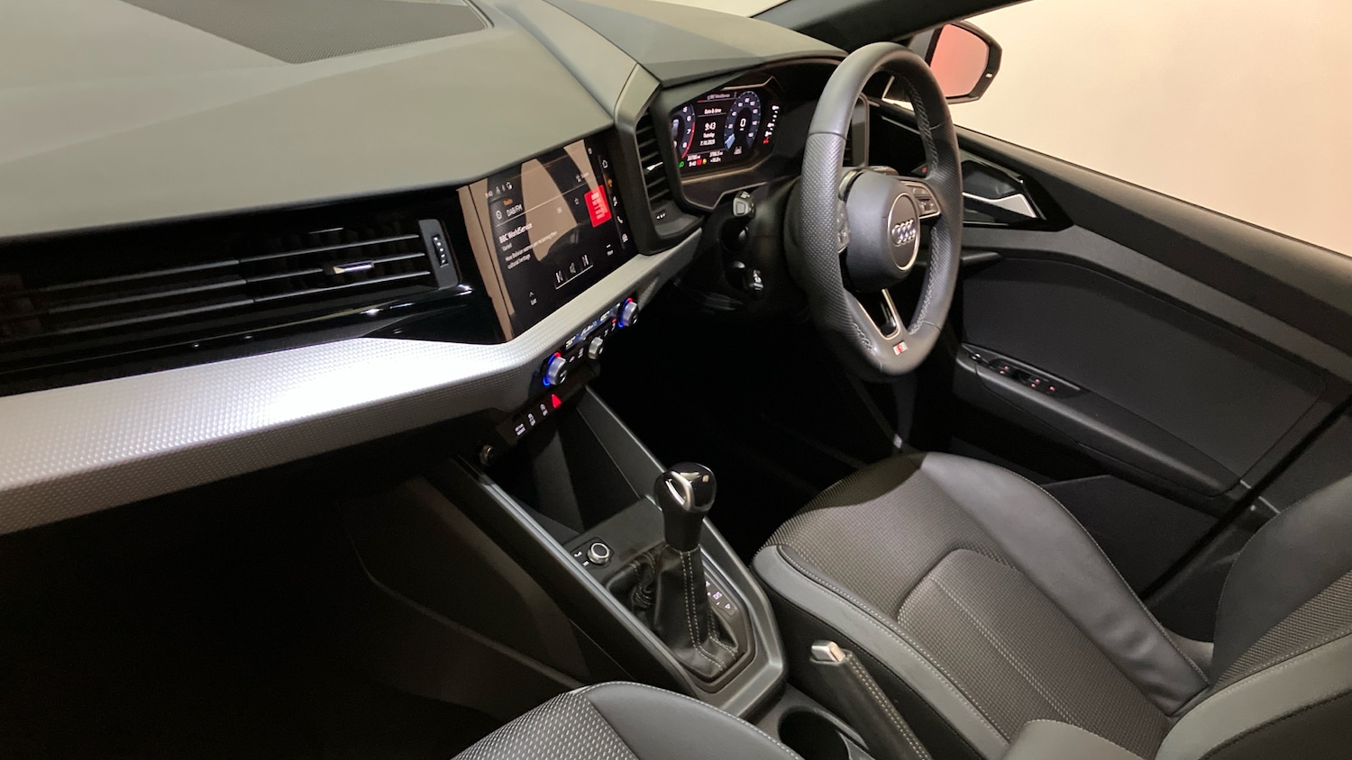 Used Audi A1 2023 for sale - 76859671: Photo 2