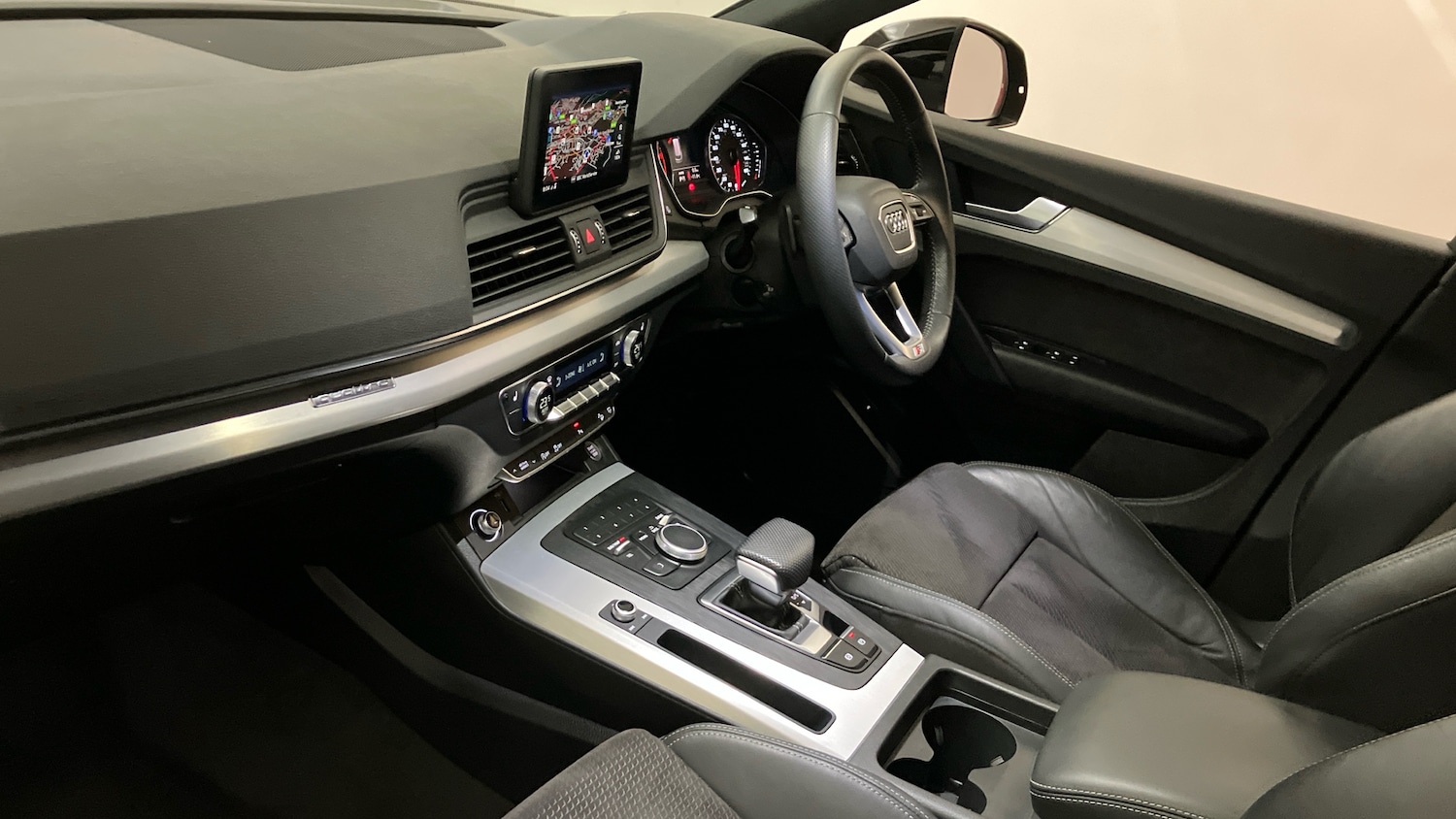 Used Audi Q5 2020 for sale - 76692670: Photo 2