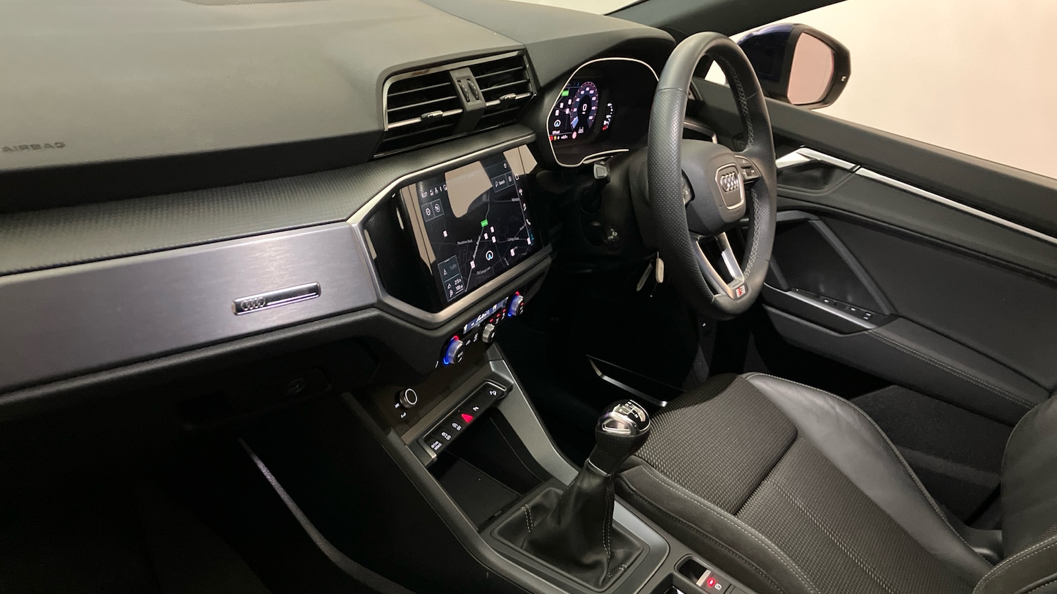 Used Audi Q3 2021 for sale - 76682247: Photo 2