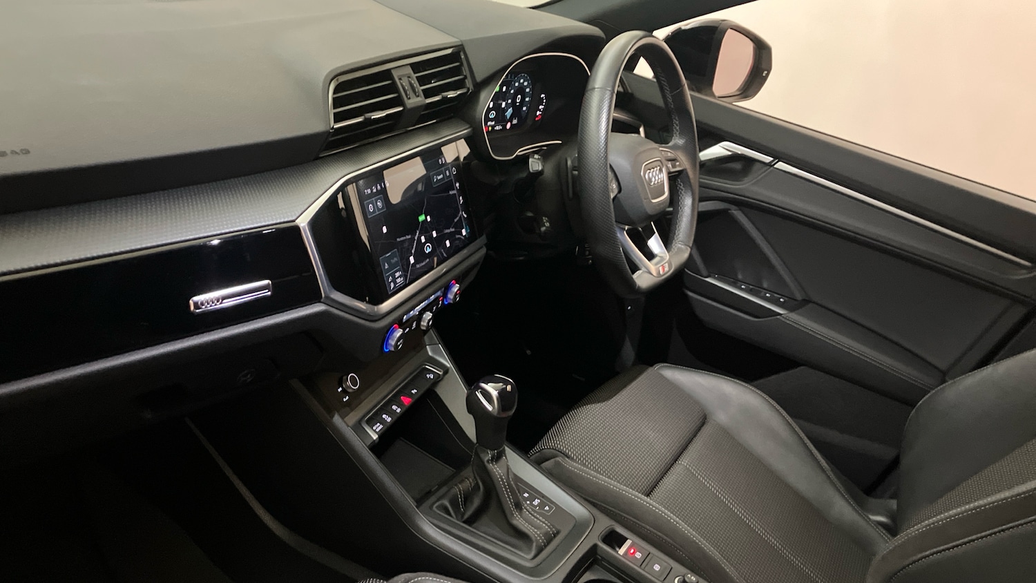 Used Audi Q3 2022 for sale - 76340492: Photo 2