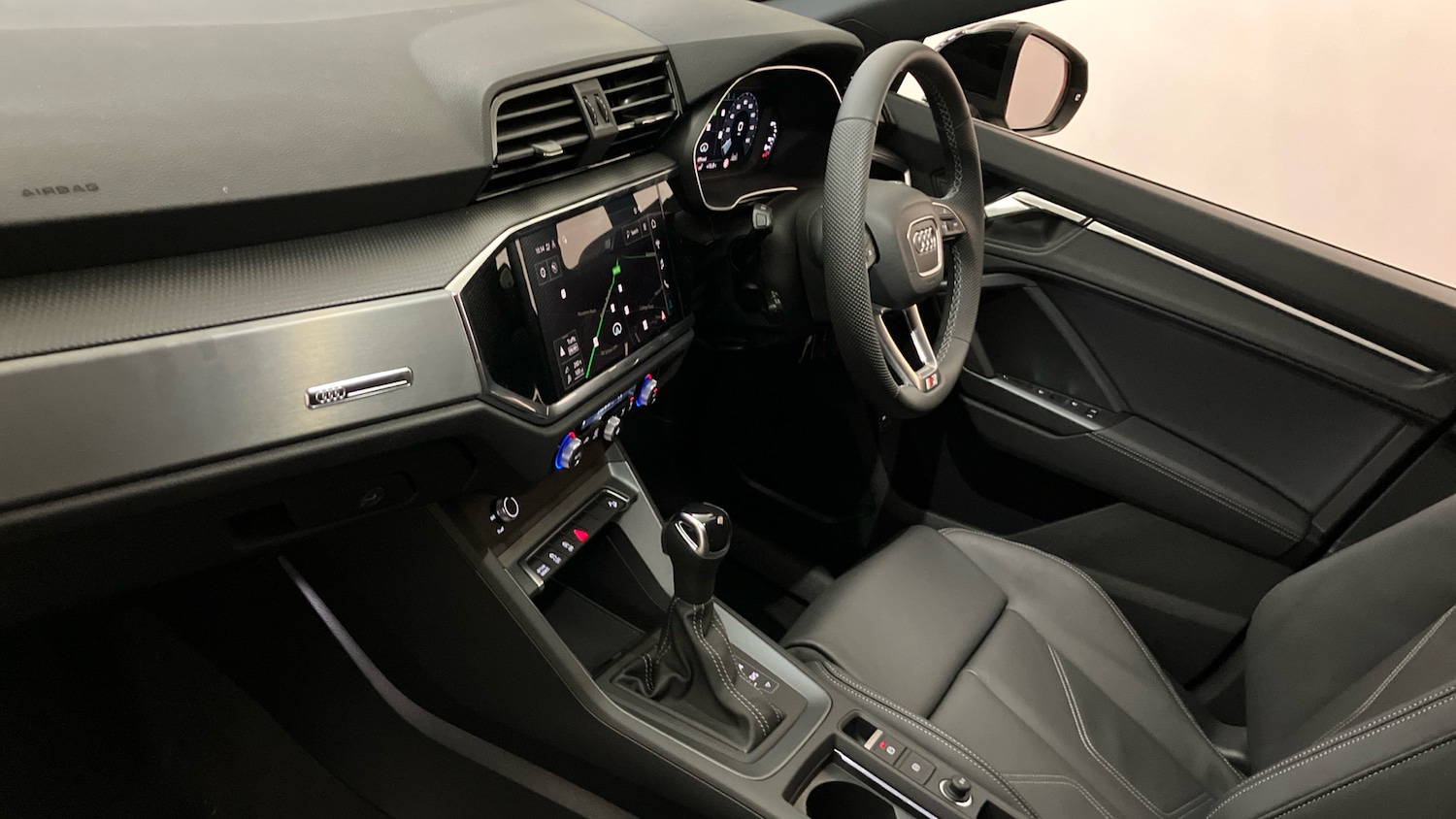 Used Audi Q3 2025 for sale - 77071403: Photo 2