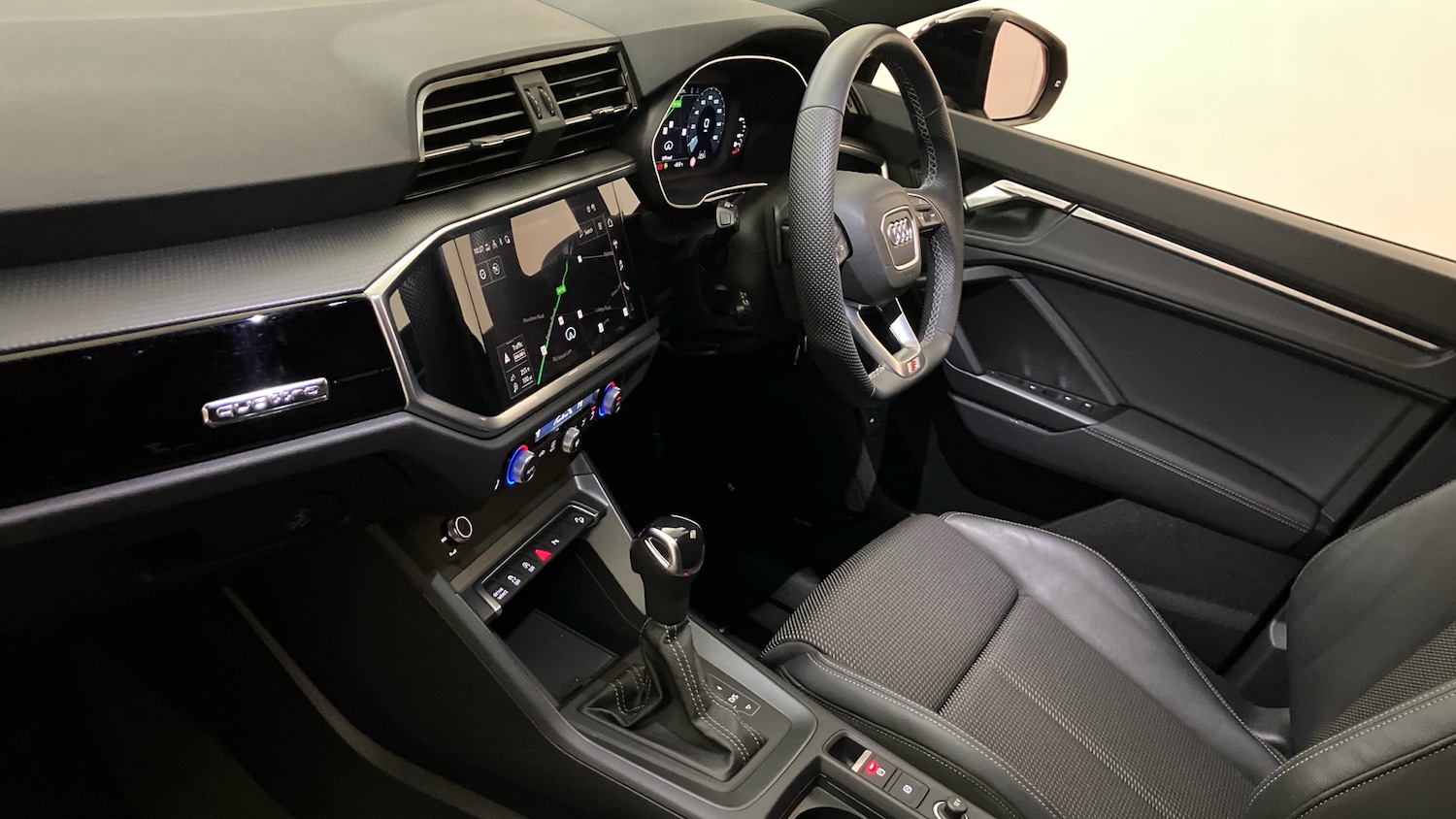 Used Audi Q3 2023 for sale - 77619756: Photo 2