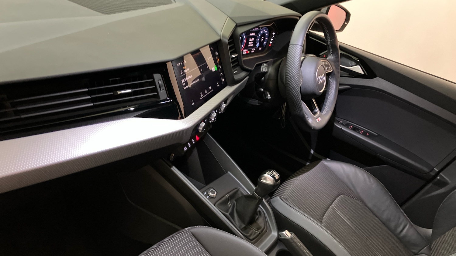 Used Audi A1 2023 for sale - 76143543: Photo 2