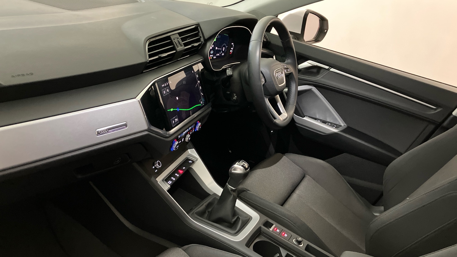 Used Audi Q3 2023 for sale - 76764120: Photo 2