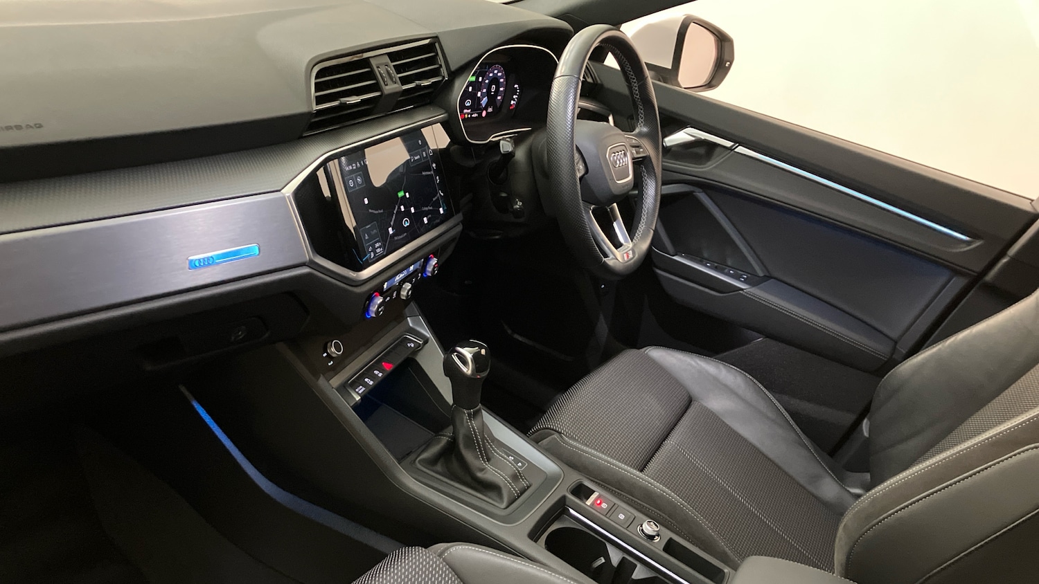 Used Audi Q3 2021 for sale - 77365111: Photo 2