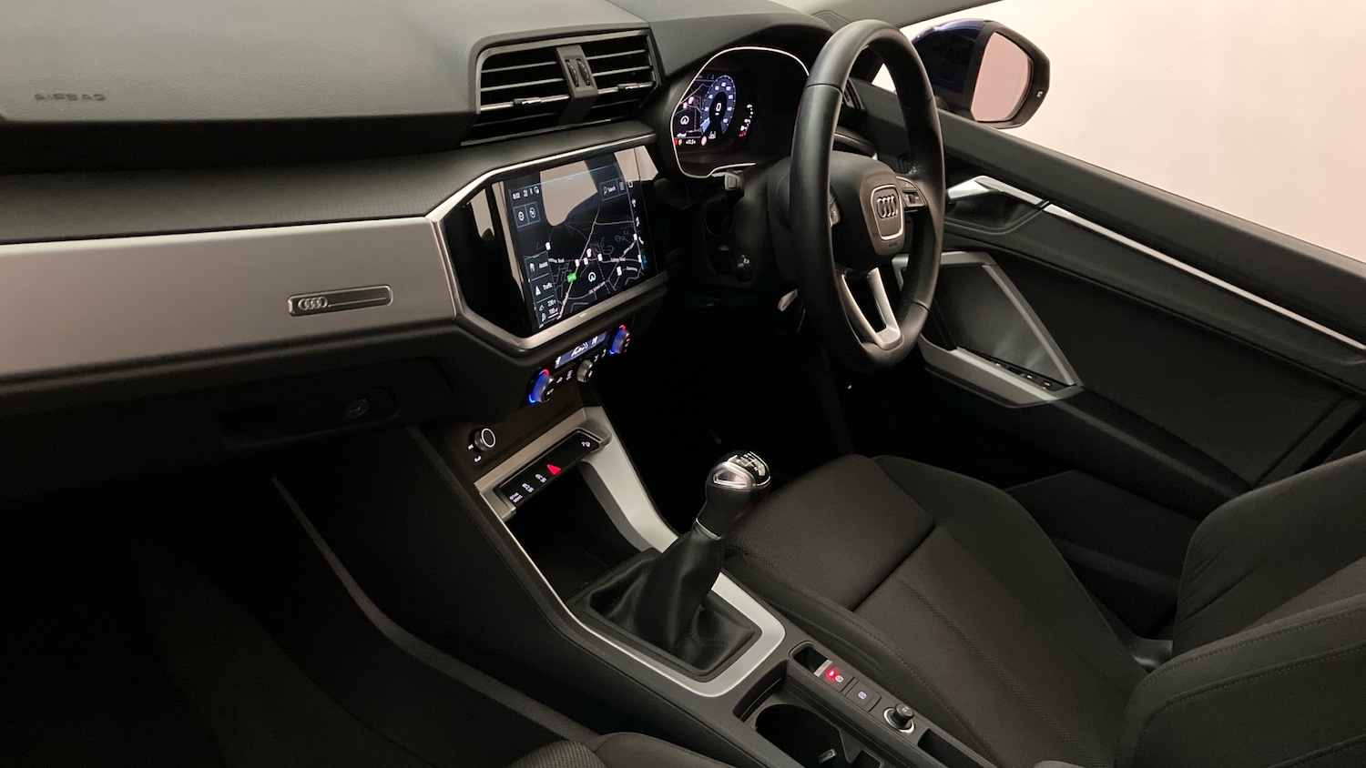 Used Audi Q3 2021 for sale - 76614671: Photo 2