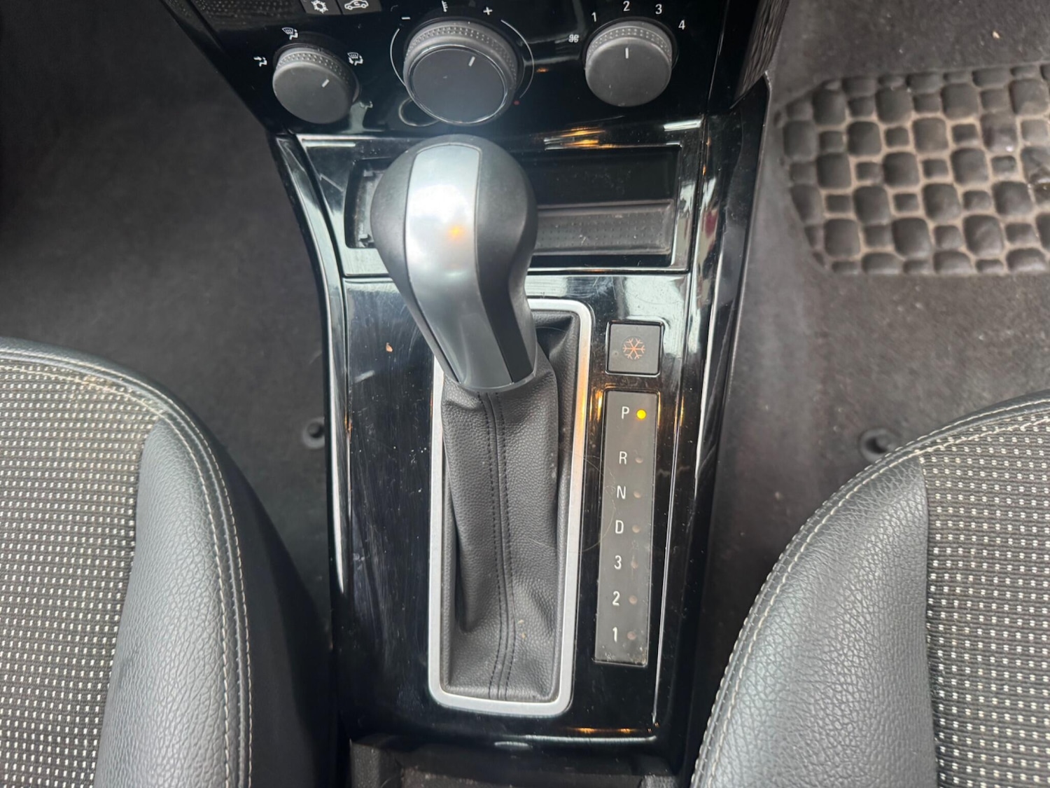 Used Vauxhall Astra 2009 for sale - 76887168: Photo 32