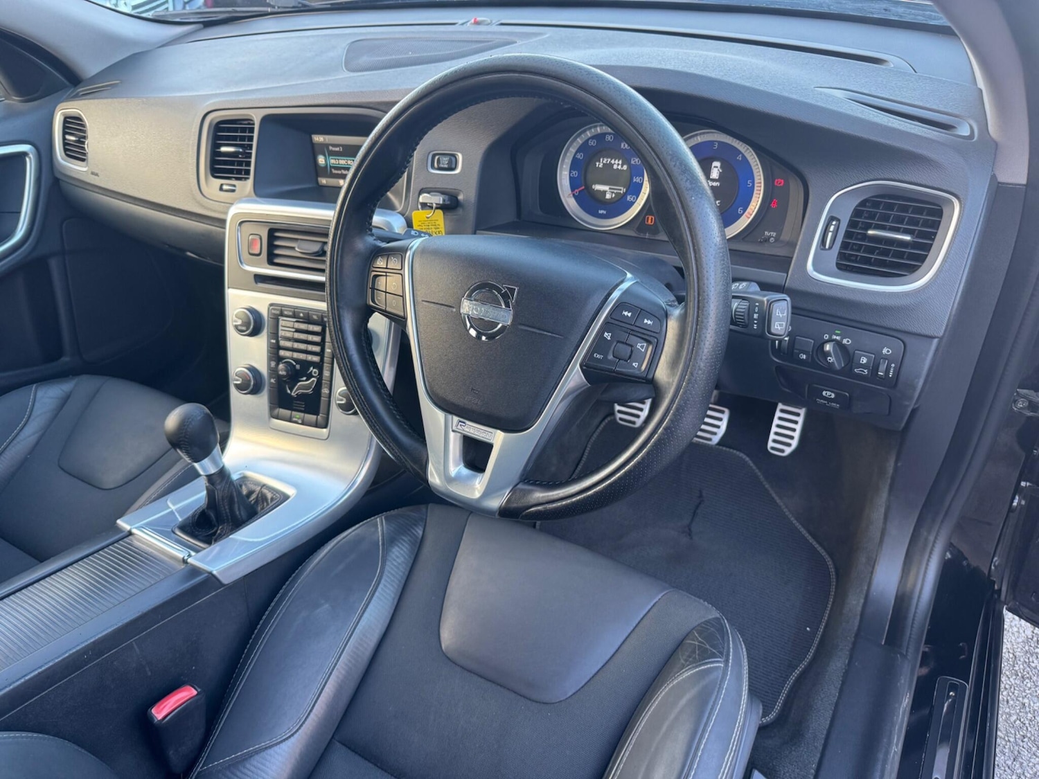 Used Volvo V60 2011 for sale - 76633068: Photo 11