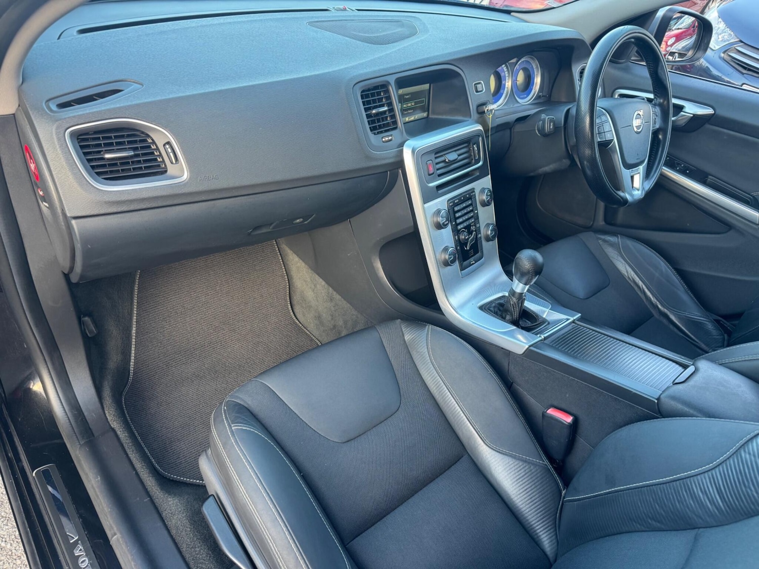 Used Volvo V60 2011 for sale - 76633068: Photo 27