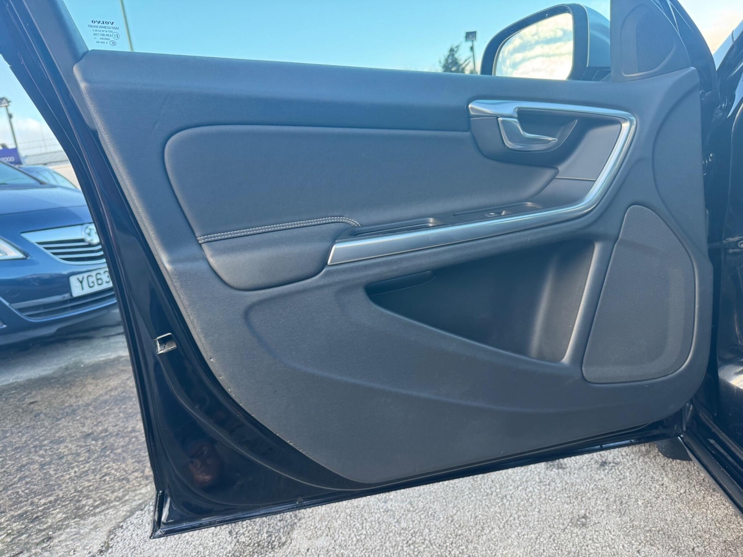 Used Volvo V60 2011 for sale - 76633068: Photo 28