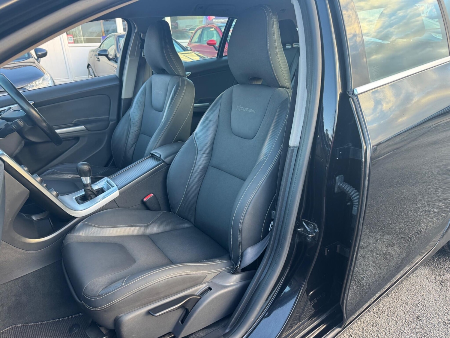 Used Volvo V60 2011 for sale - 76633068: Photo 29