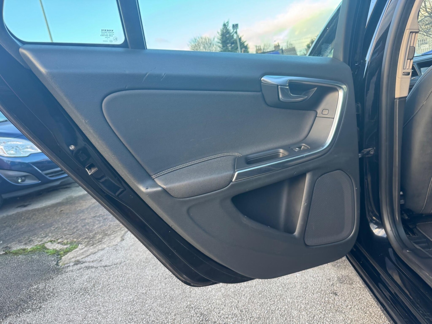 Used Volvo V60 2011 for sale - 76633068: Photo 30