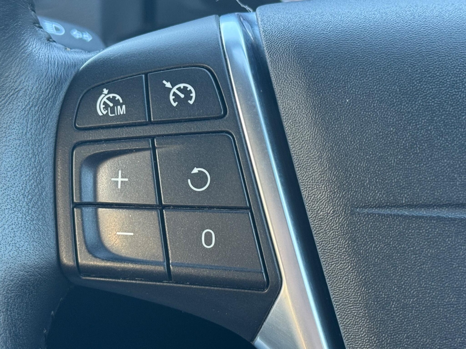 Used Volvo V60 2011 for sale - 76633068: Photo 37